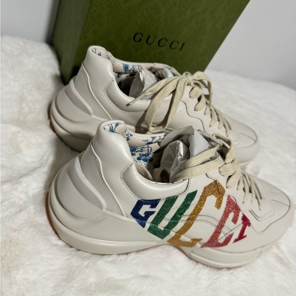 Gucci Cream Sneakers with Multicolor Logo - Picture 2 of 7